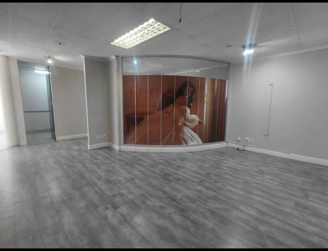 146M² OFFICE TO LET IN BRYANSTON